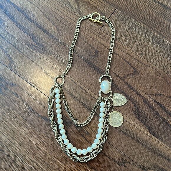 Triple strand  gold & pearl statement necklace with gold coin & crest pendant - Picture 4 of 5